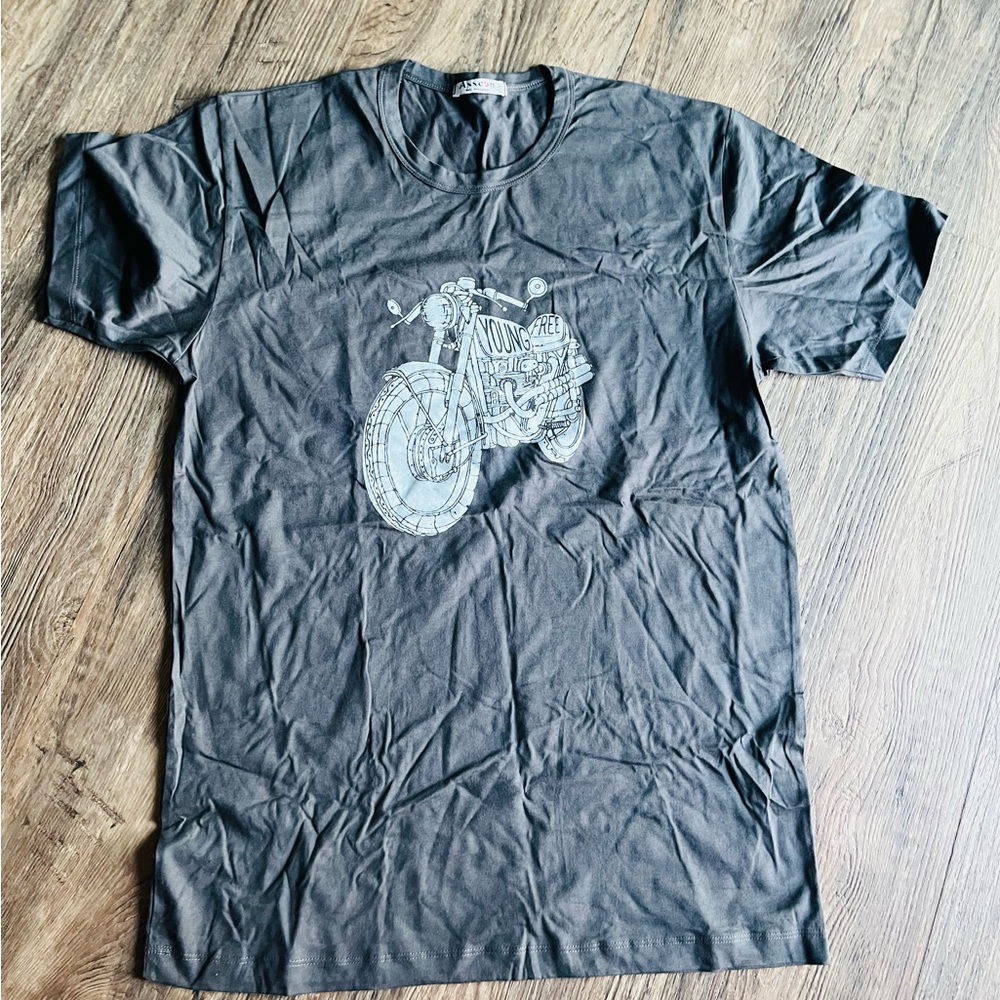 Young Free Gray Motorcycle Graphic T-Shirt Large NWOT’s